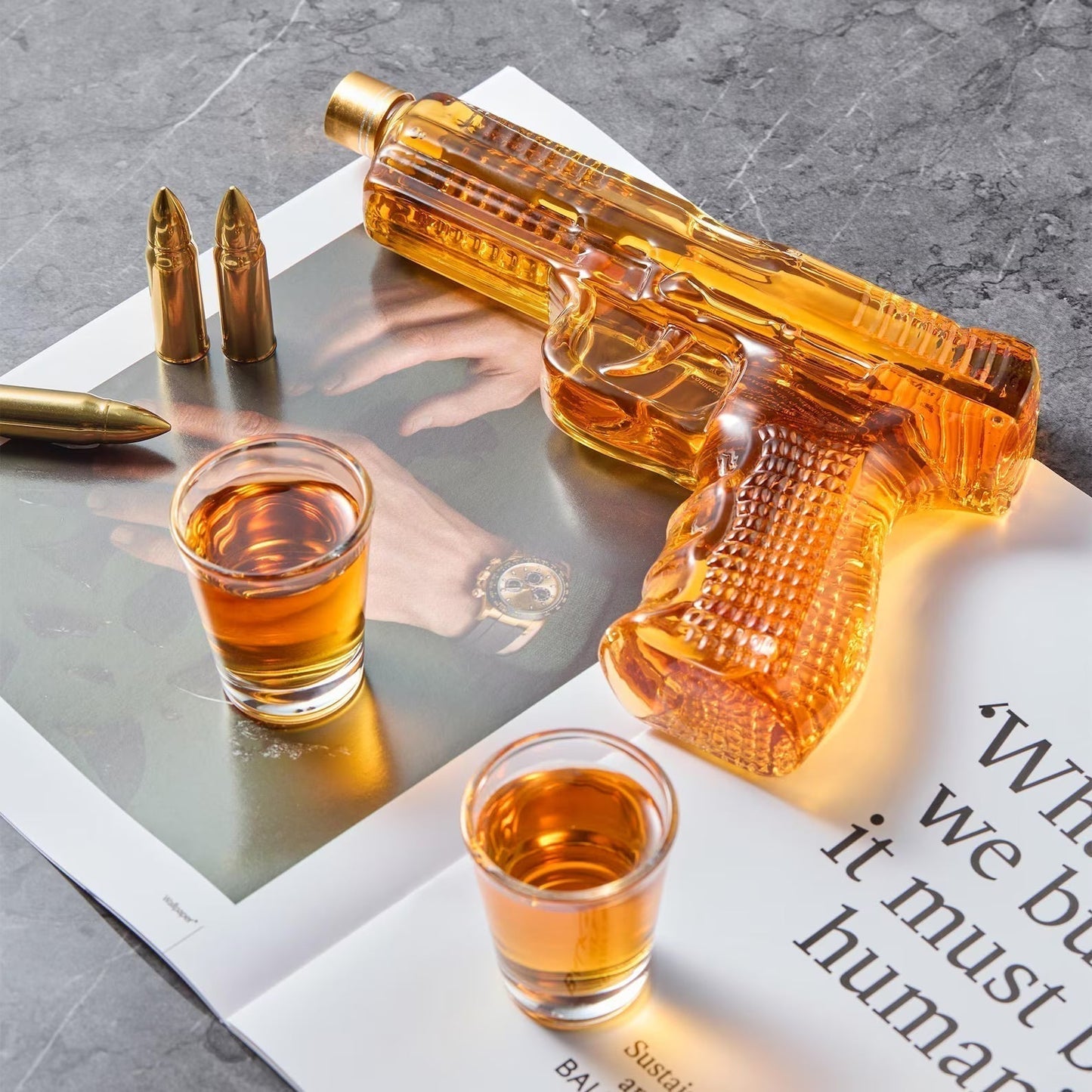 Whiskey Bottle – Gun Set Edition with Glasses